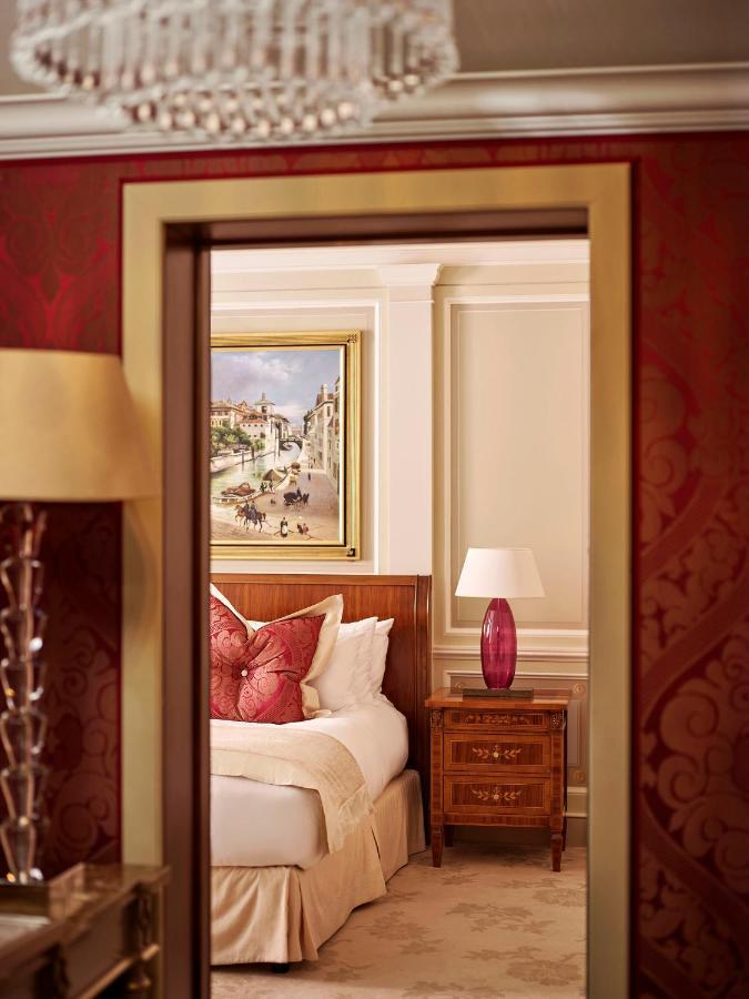 Hotel Principe Di Savoia - Dorchester Collection Милано Екстериор снимка